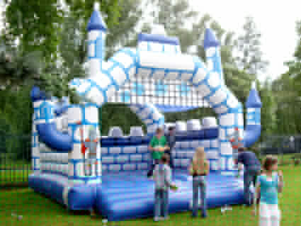 Structure gonflable : chateau fort